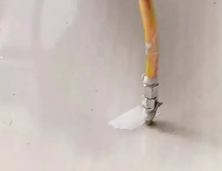 佛山瓷砖空鼓维修公司专业解答在瓷砖铺贴过程中，如果使用的砂料过粗（如全部使用了粗砂），可能会导致以下问题